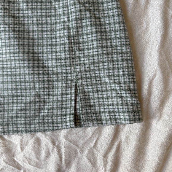 Brandy Melville Green Plaid Mini Skirt - Picture 2 of 7